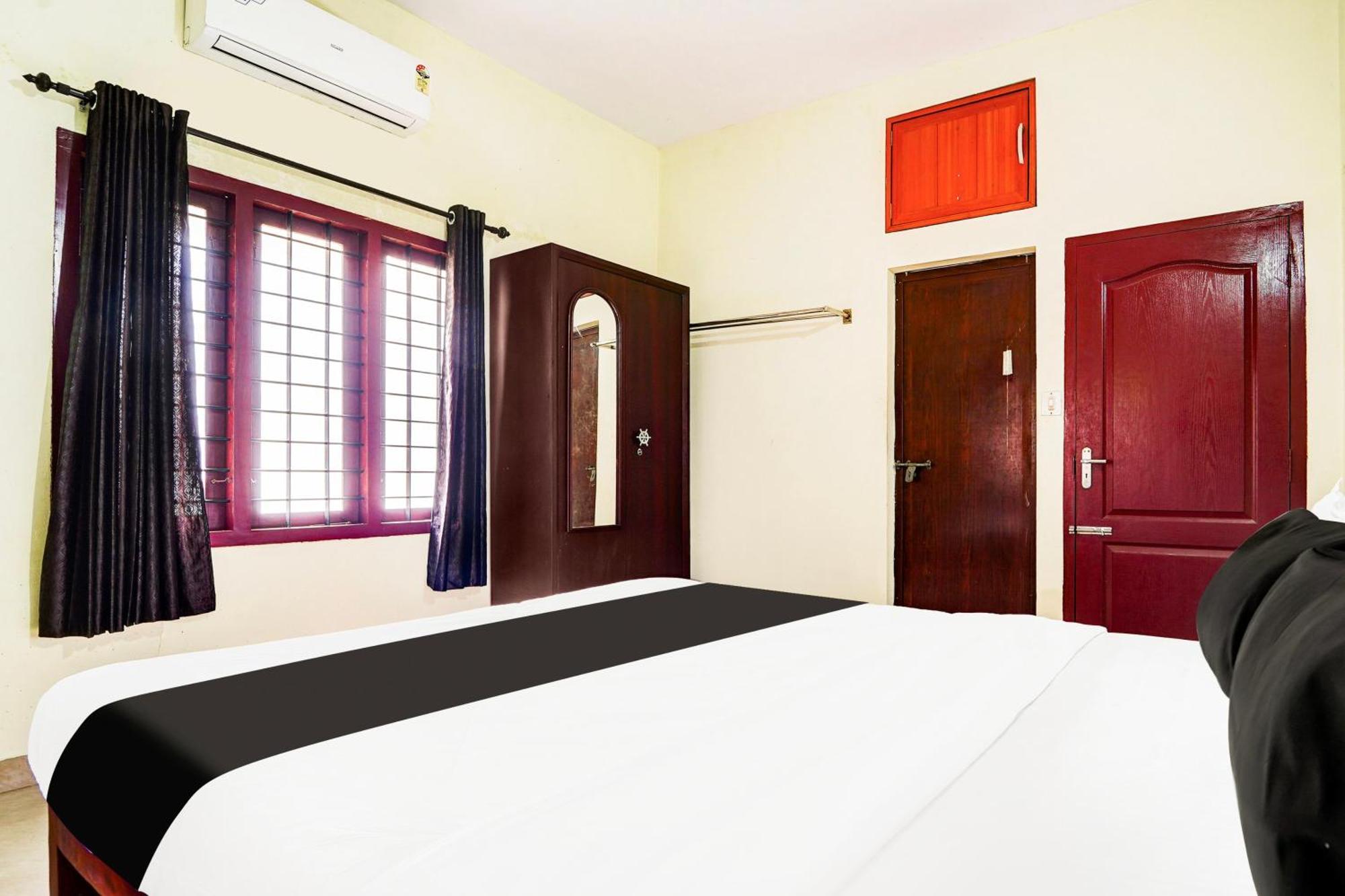 Super Hotel O Nettoor Near Lakeshore Hospital Kochi Eksteriør billede